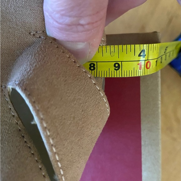 Naturalizer 3 inch heeled sandals. “Devin” tan/beige platform (narrow width). - Picture 9 of 9